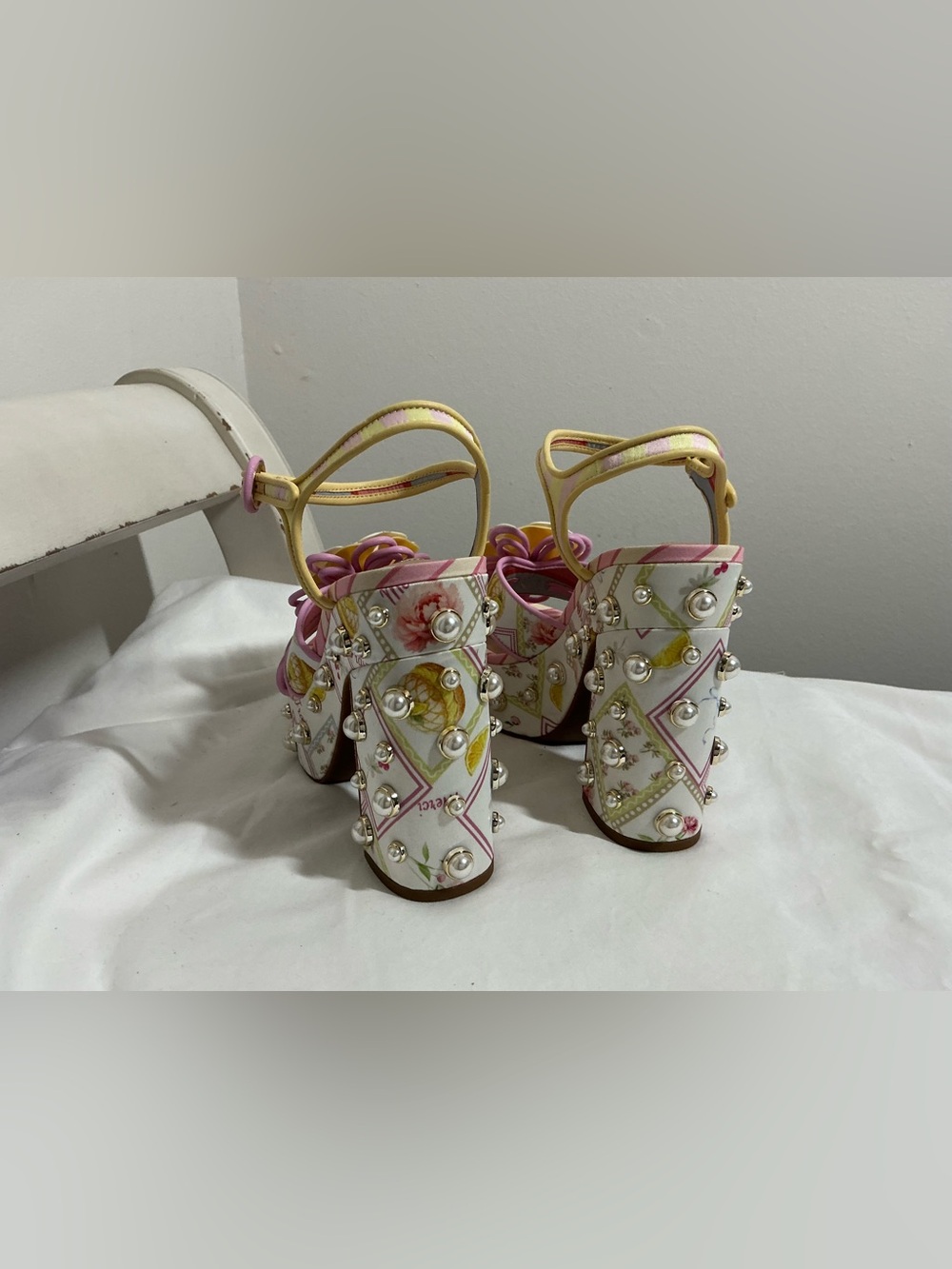 🆕 Gianni Bini | Brook Two Floral Postcard Print Pearl Platform Block Heels - Picture 6 of 10